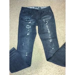 FREE w/ 3 item BUNDLE  ZD PREMIUM Distressed jeans with rhinestones